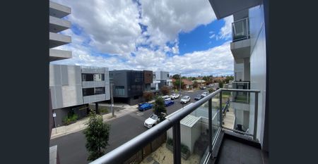 Sophisticated Apartment in a Prime Position - Photo 4