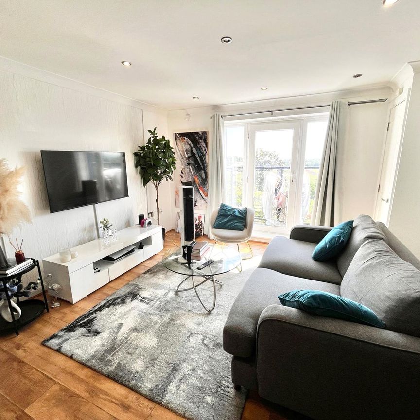 Zeus Road, Southend-on-Sea, Essex, SS2 4GE - Photo 1