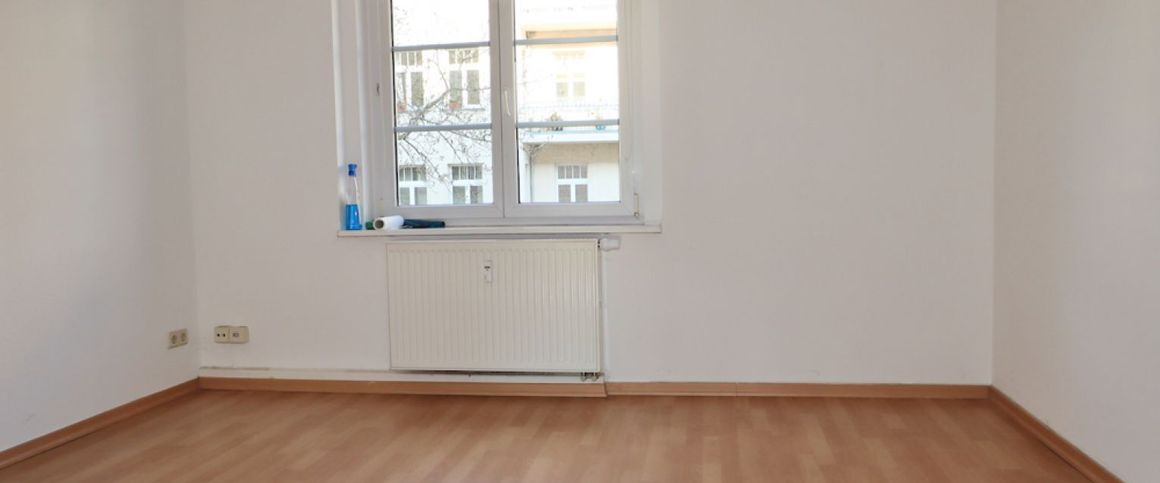 2-Raum • Einbauküche • Laminat • Tageslichtbad • Stellplatz • Kaßberg • Wanne • Anschauen & Mieten - Photo 1