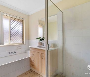 Renovated Spacious Family Home in Quiet Cul-de-Sac - Photo 6