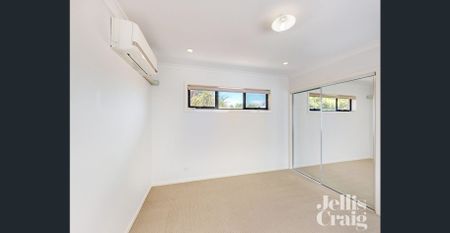 Stunning And Spacious Family Townhouse - Photo 3