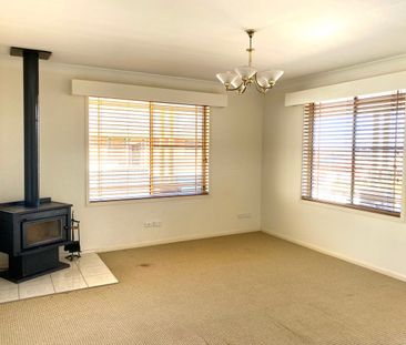 3 Bedroom Home in Oxley Vale - Photo 2