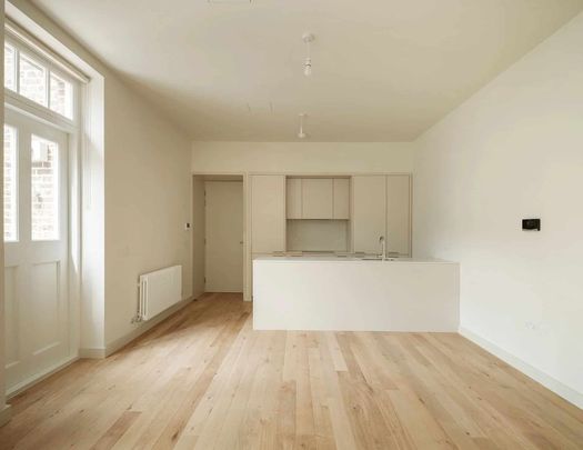 Modern one-bedroom flat with balcony in prime location - Photo 1