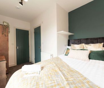 😁 Modern HMO in a great location 😁 Room 3 - Photo 2