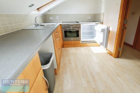 2 bedroom Flat To Let - Photo 3