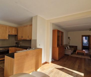 IXELLES: APPARTEMENT MEUBLE 2 CHAMBRES + TERRASSE + PARKING - Ixelles - Foto 2