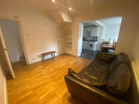 3 bedroom detached house to rent - Photo 2