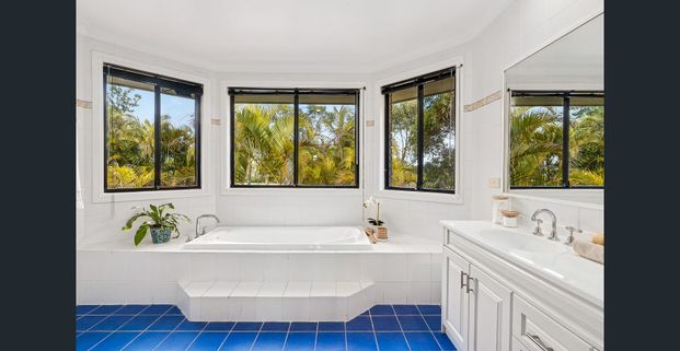 Beautiful forever family home of sheer tranquility - Photo 1