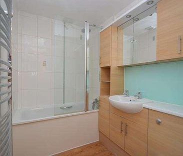 Bedroom Terraced Bungalow In Guildford, GU1 - Photo 1