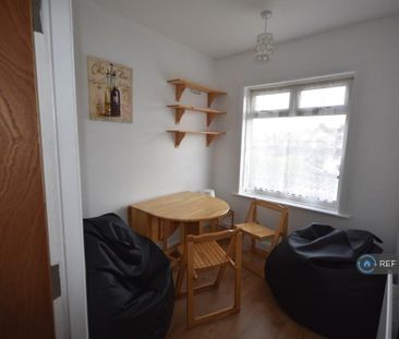 4 bedroom semi-detached house to rent - Photo 1