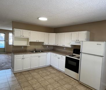 2 Bedroom Units in West Park!! - Photo 4