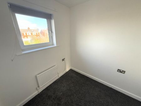 3 bedroom end of terrace house to rent - Photo 2