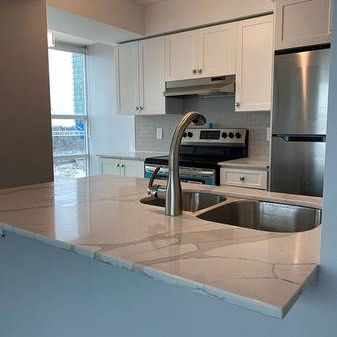 Hurontario/Burnamthrope-Spacious Bright Open Concept 2Bd Pking Locker - Photo 1