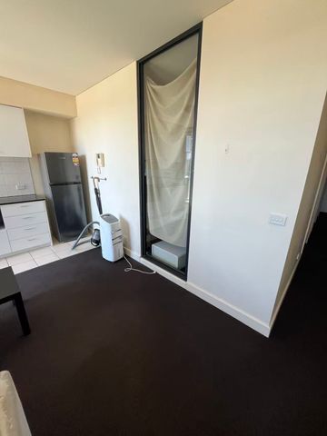 Furnished 2-Bedroom Apartment in Prime Melbourne CBD Location - Photo 3