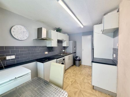 2 Bedroom Apartment To Let - Photo 4