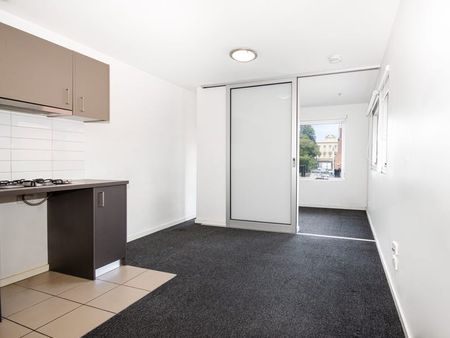 Modern Studio Retreat in the Heart of Glenferrie – Steps from Swinburne! - Photo 4