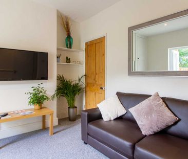 Room 5 - Photo 1