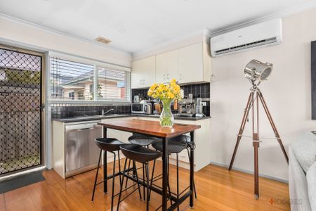 Quiet Block | Bayside Location | Walking Distance - Photo 2