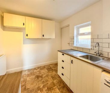 3 bedroom end of terrace house to rent - Photo 1