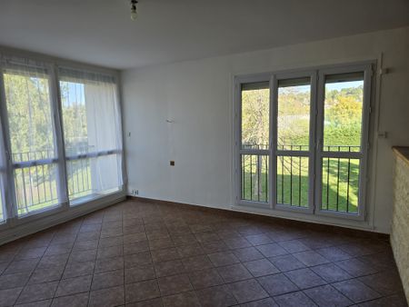 Location Appartement 3 pièces 61m² YERRES 91330 - Photo 2