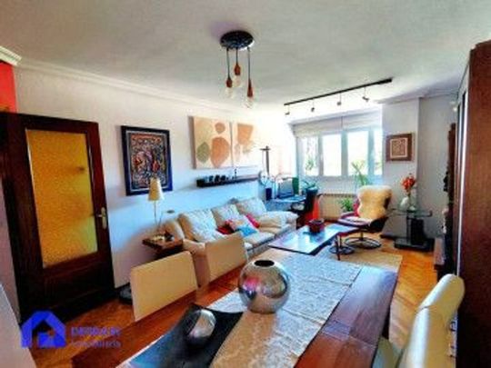 Alquiler de piso en Calle Armando Collar - Photo 1