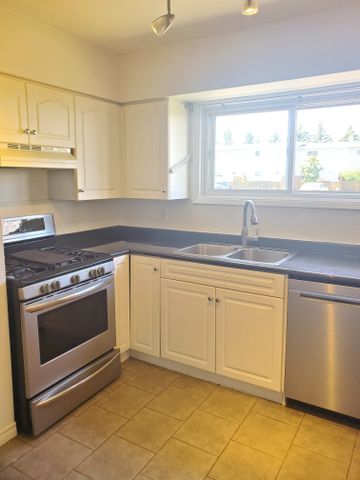 3 Bedroom Townhome in Belvedere Estates! - Photo 4
