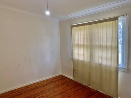Fully Renovated House - Photo 3