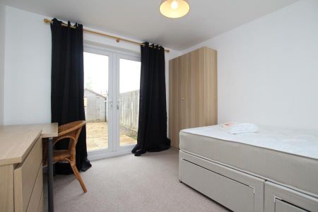 6 bedroom townhouse to rent - Photo 5