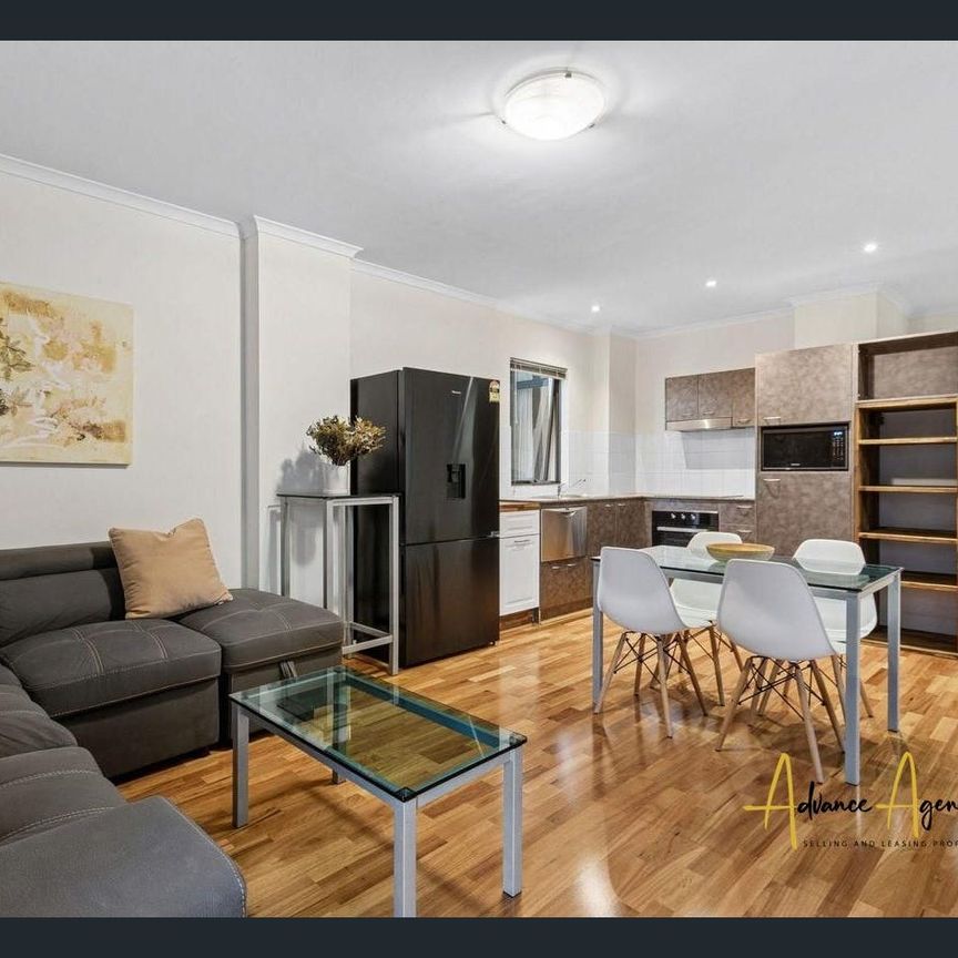 City Living!! - Photo 1