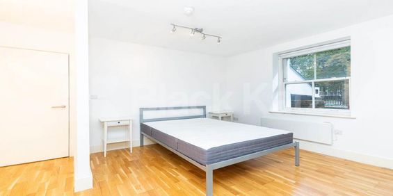 Modern studio within period House mins to tube and shops - Photo 3
