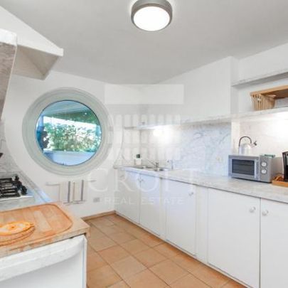 Center-Popolo: Beautiful, renovated 4 bedroom, 4 bath, veranda terrace, uniquely situated in private villa near Villa Borghese and Piazza del Popolo. Bright, silent, air conditioning, panoramic terrace Ref412 - Photo 1