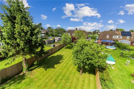 A newly renovated, 3 bedroom semi detached house with stunning views both front and rear over meadows and allotments - Photo 4