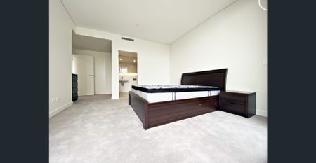 Luxury Furnished Generous 2 Bedroom Apartment with City View - Photo 4