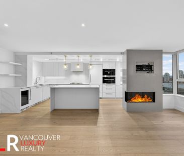 Condo in Downtown Vancouver, British Columbia - Photo 1
