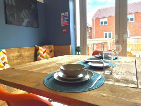 6 bedroom terraced house to rent - Photo 2