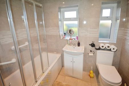 3 bedroom semi-detached house to rent - Photo 4