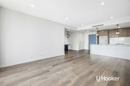 Spacious 2 Bedroom Apartment - Available Now! - Photo 2