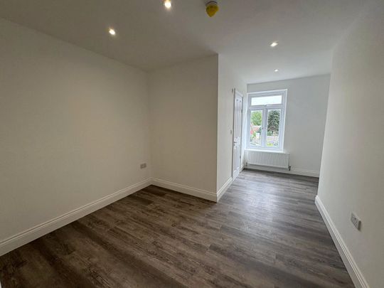 Wellington Lane, Farnham, Surrey, GU9 - Photo 1