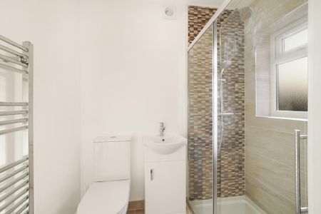 4 bedroom detached house to rent - Photo 5