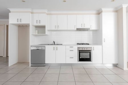 3/26 Carrington Street, Queanbeyan NSW 2620 - Townhouse For Rent | Domain - Photo 2