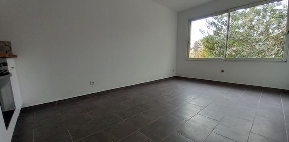 Location Appartement 1 pièce 23m² MARSEILLE 11ème - Photo 2