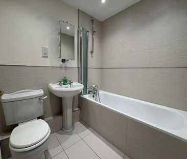 Horseshoe Crescent, The Garrison, Southend On Sea, SS3 - Photo 3