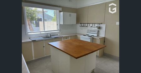 Charming Family Home in the Heart of Town - Photo 4