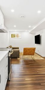 ⭐️ Bachelor 3 1/2 entièrement rénové tout compris meublé - Repentigny ⭐ - Photo 3