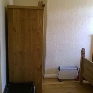 1 bedroom in a house share to rent - Photo 2