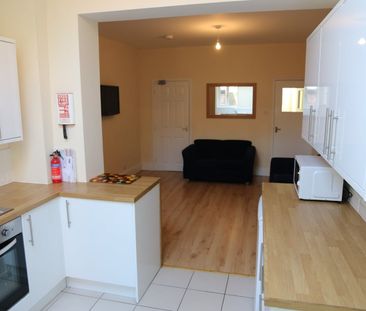 Room in a Shared House, Stalker Lees Road, S11 - Photo 3