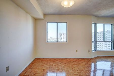 Forest Manor - Photo 2