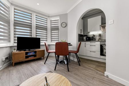 2 bedroom serviced apartment to rent - Photo 3