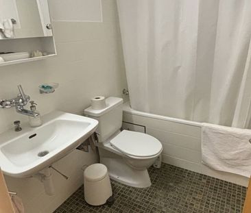 Grosszügige 2.5-Zimmerwohnung an zentraler Lage - Photo 3