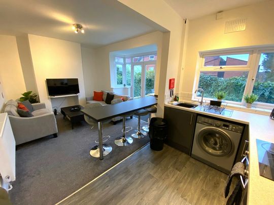 Town house to rent on - Photo 1